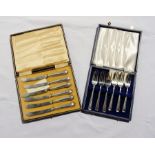 A boxed set of silver-handled tea knives