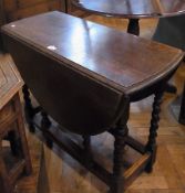 Oak gate-leg dining table, oval on spira