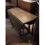 Stained wood drop-leaf dining table, ova