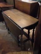 Stained wood drop-leaf dining table, ova