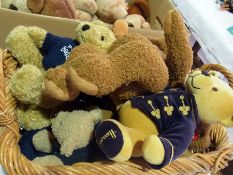 A quantity of modern teddy bears to incl