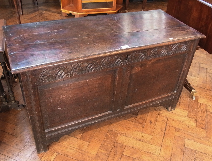 Early 18th century oak coffer with mould
