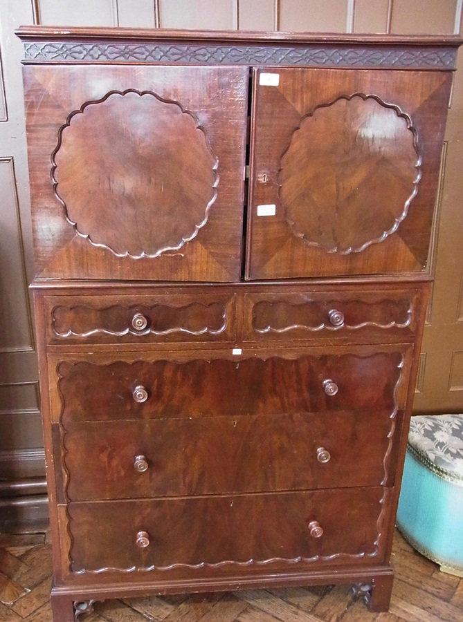 A mahogany Chippendale style bedroom cup