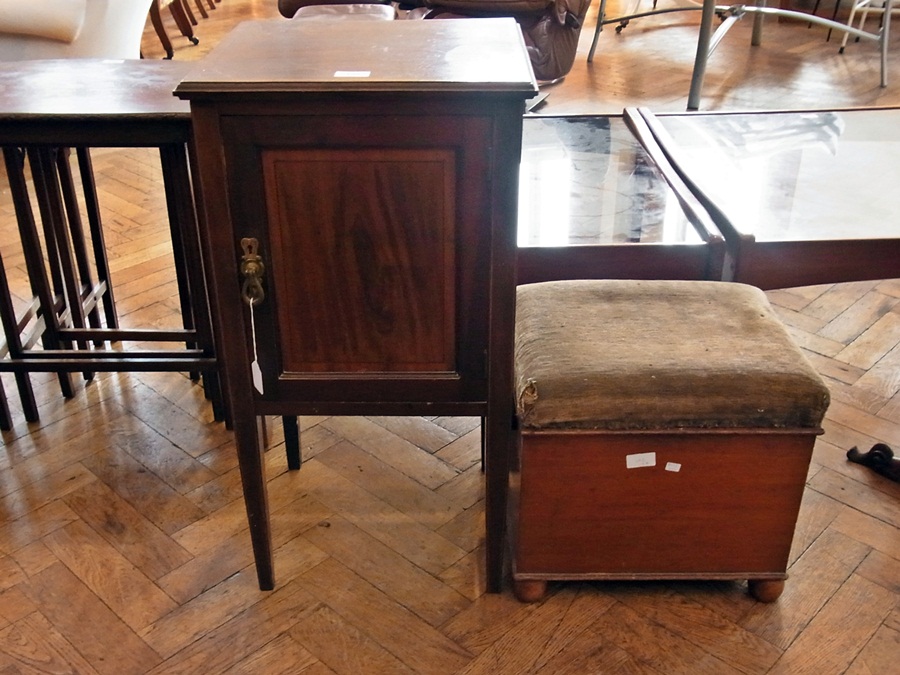 An Edwardian mahogany pot cupboard with