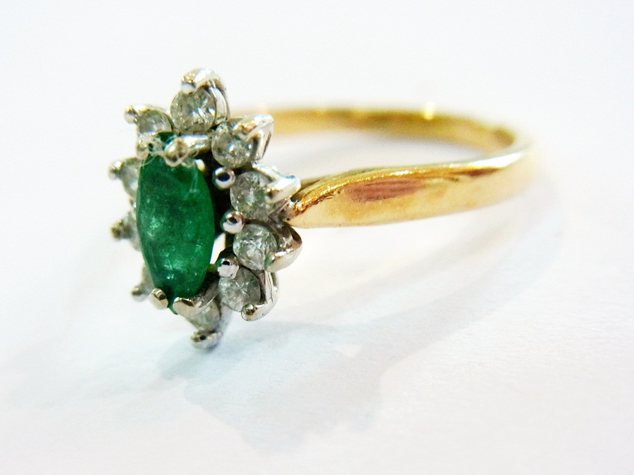 14K gold emerald and diamond suite viz:- - Image 3 of 4