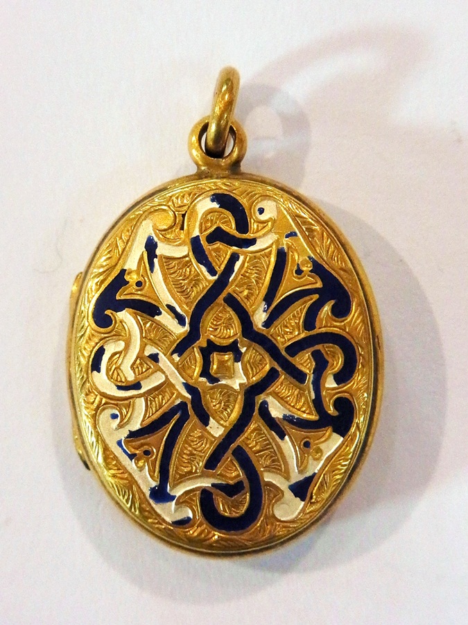 Gold-coloured metal and enamel hinged ov