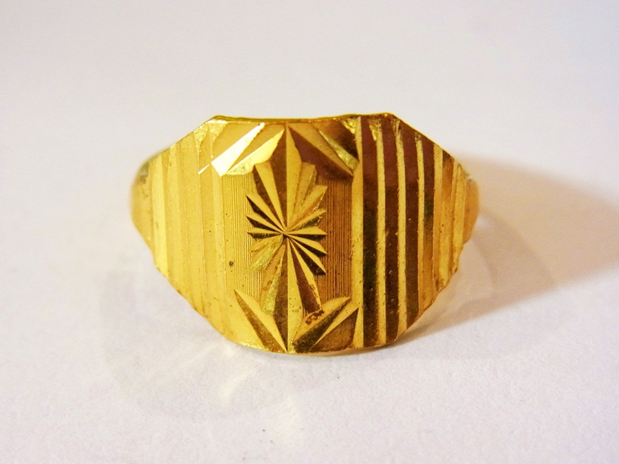 Indian gold-coloured metal signet ring,
