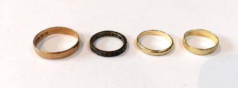 Three 9ct gold wedding bands, 5.5g and a