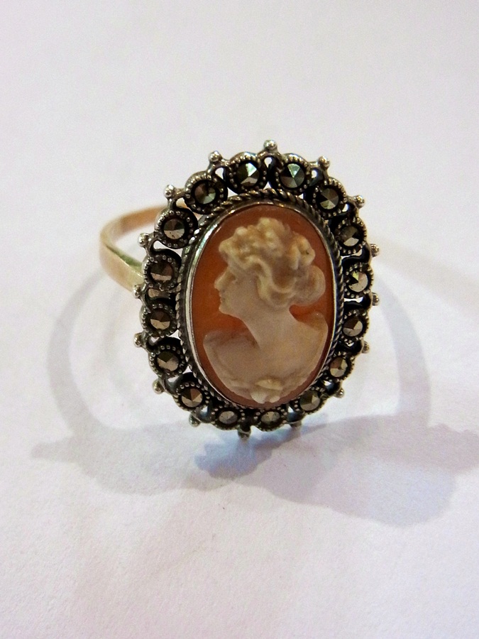 Gold-coloured metal, marked 9ct, cameo r - Image 3 of 3