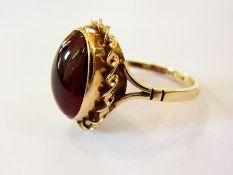 9ct gold and garnet ring, the cabochon s