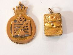 9ct gold Freemasons pendant, 9g approx.,