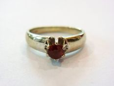 14K white gold sherry-coloured stone sol