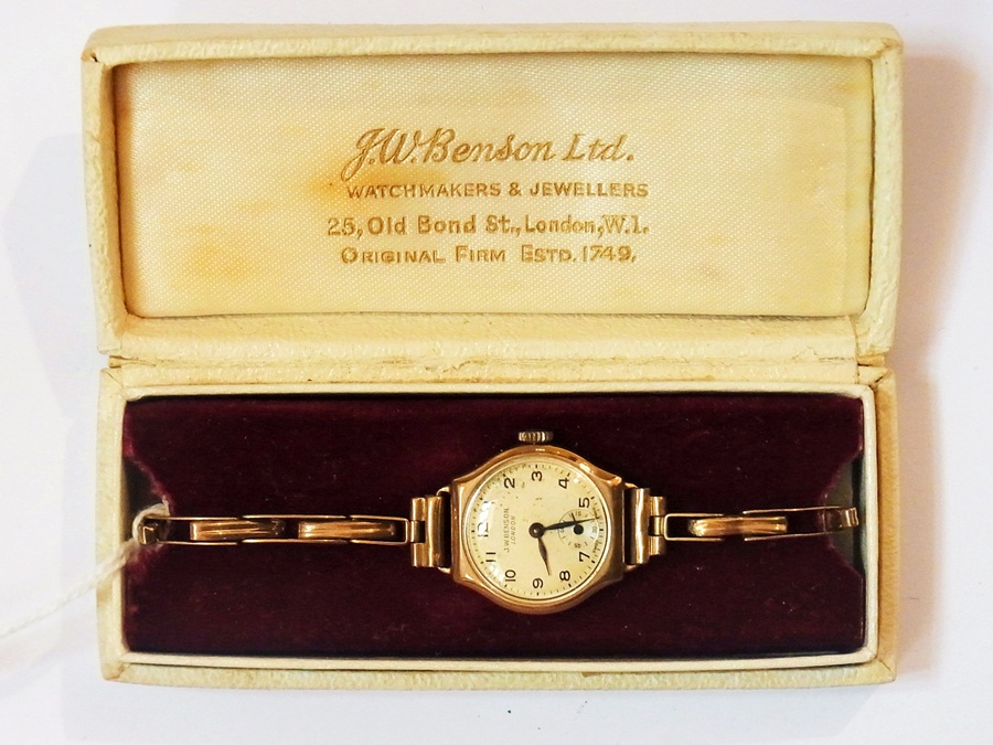 A lady's 9ct gold cased wristwatch, J W - Image 2 of 4