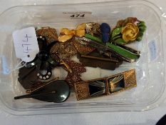 A collection of costume jewellery