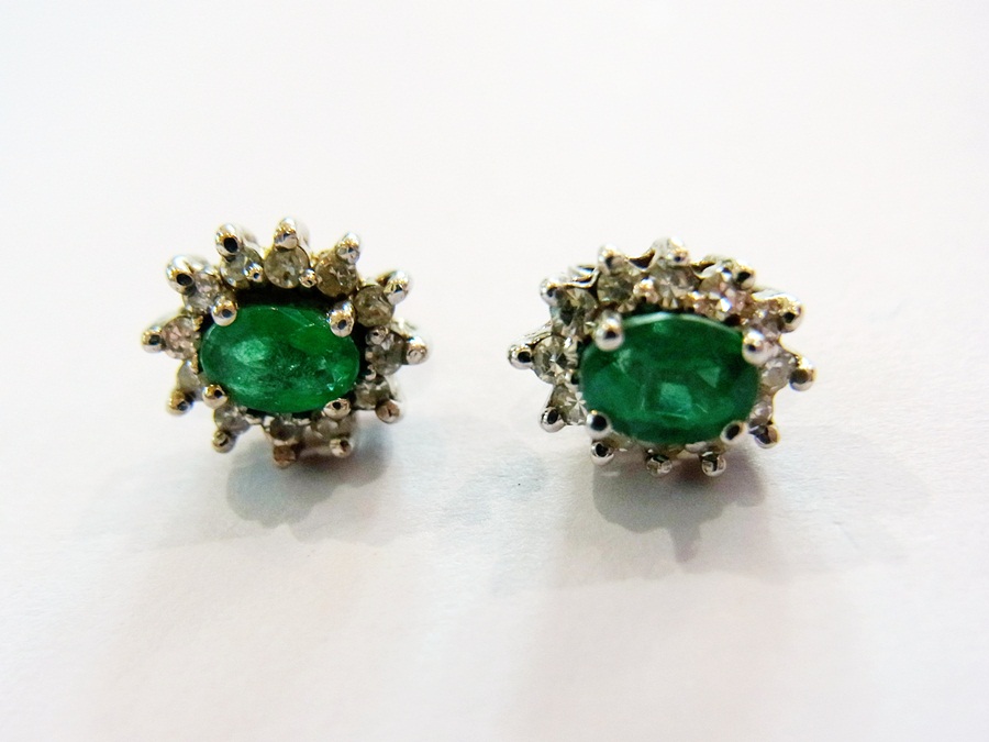 14K gold emerald and diamond suite viz:- - Image 4 of 4
