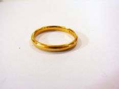 22ct gold wedding ring, 3g approx.