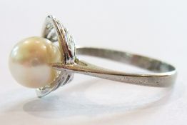 Silver and cultured pearl ring set singl