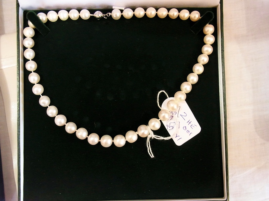 String freshwater pearls, with 18ct gold