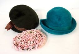 Quantity vintage hats including pink ros