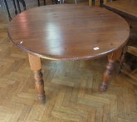 Stained pine circular top dining table o