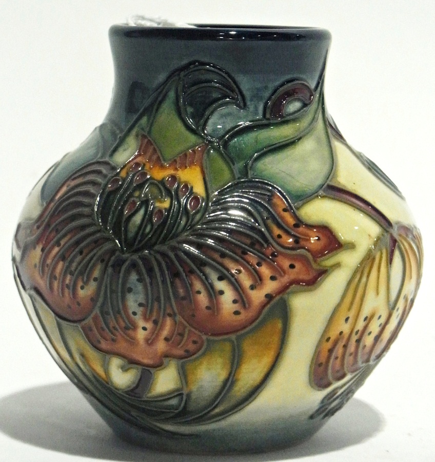 Moorcroft squat vase, stylised lily deco