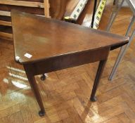 A Georgian mahogany drop flap tea table,