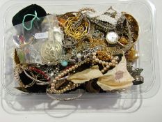 Large quantity of costume jewellery, pol