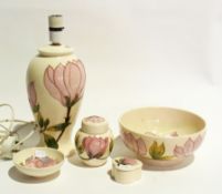 A quantity of modern Moorcroft, cream gr