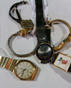 Lady's gold-coloured wristwatch, quatref