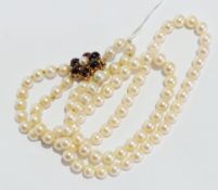 Double strand pearl necklace with 9ct go