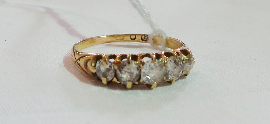 Gold five-stone diamond ring set five gr
