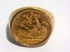 9ct gold and George V half-Sovereign ring,