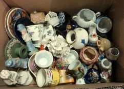 Quantity of decorative ceramics ( 1 box)