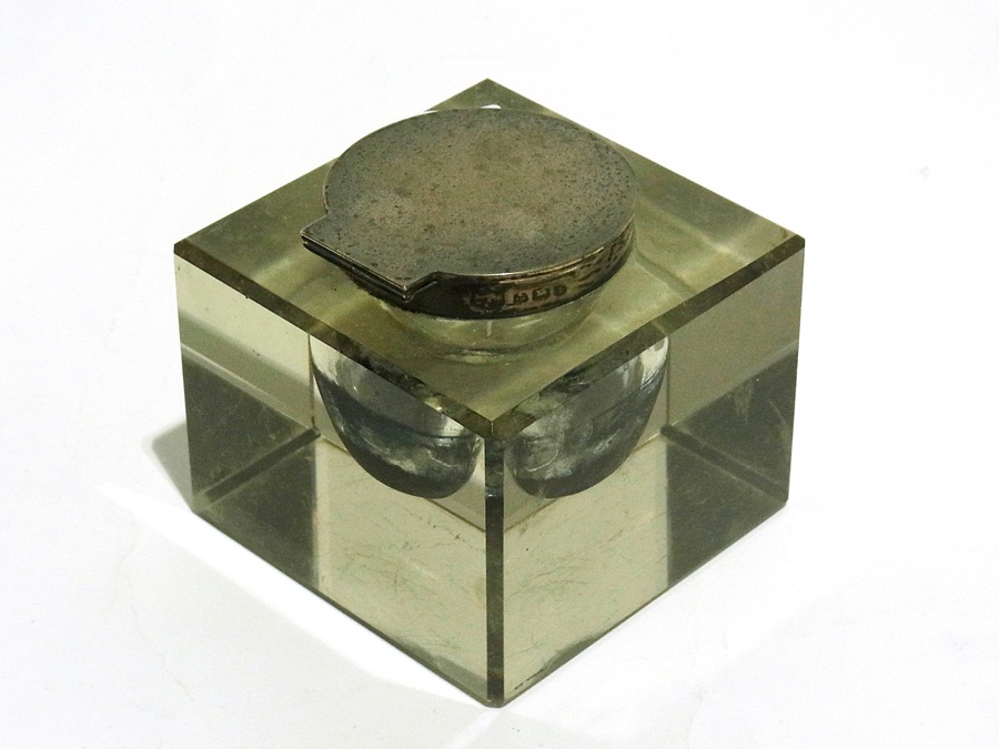 Edwardian ink well of square cut glass f