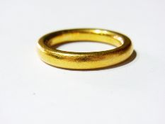 22ct gold wedding ring, 9g approx.