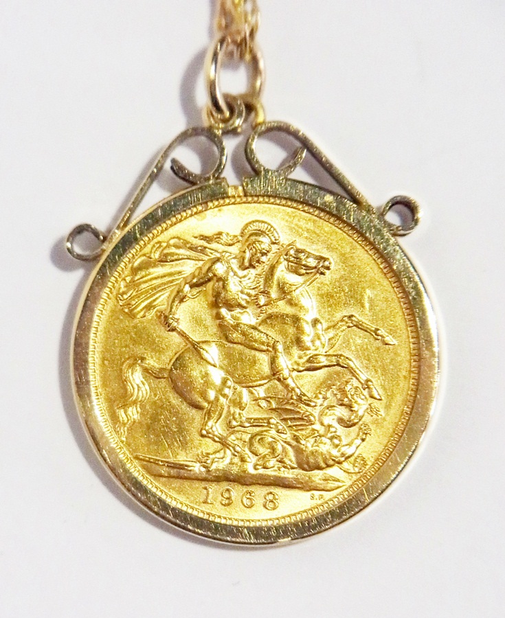 1968 gold sovereign pendant,