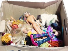 Quantity Beanie Baby and other dolls and toys (1 box)