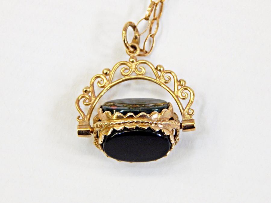 A 9ct gold neck chain with cornelian/bloodstone swivel pendant  Live Bidding: If you would like a