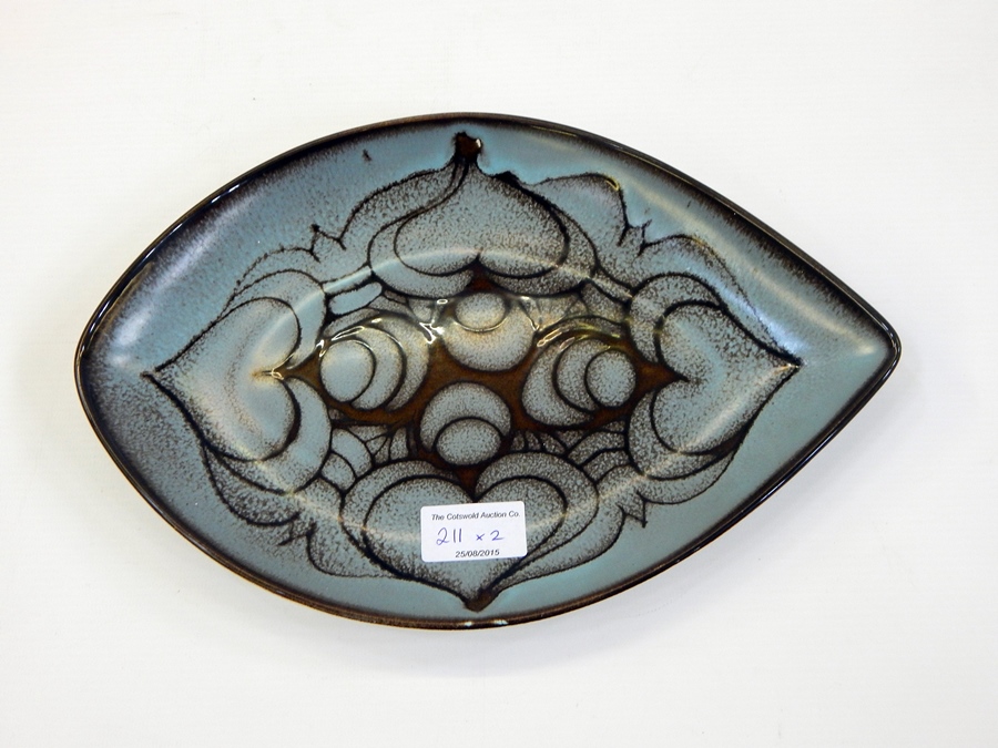 Poole Aegean oval plate, possibly by Leslie Elsden, grey with geometric design and a Poole - Image 3 of 3