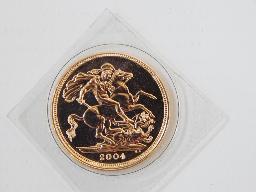 2004 ERII gold sovereign,
