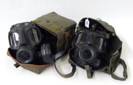 Pair of 1970 gas masks in carrying holdall (2)