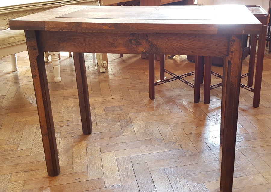 Oak rectangular-top table on square moulded legs,