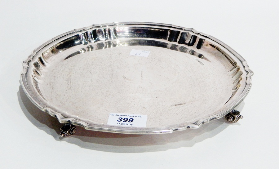 20th century silver salver, angular/circular form, on four scroll feet, Sheffield 1932, 25.