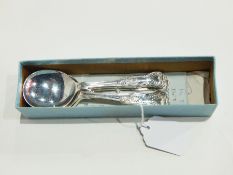 Set of six shell-pattern ice cream spoons, Sheffield 1961, 8oz approx.