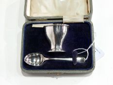 George V silver christening set including eggcup and spoon, in fitted case, Birmingham 1921,