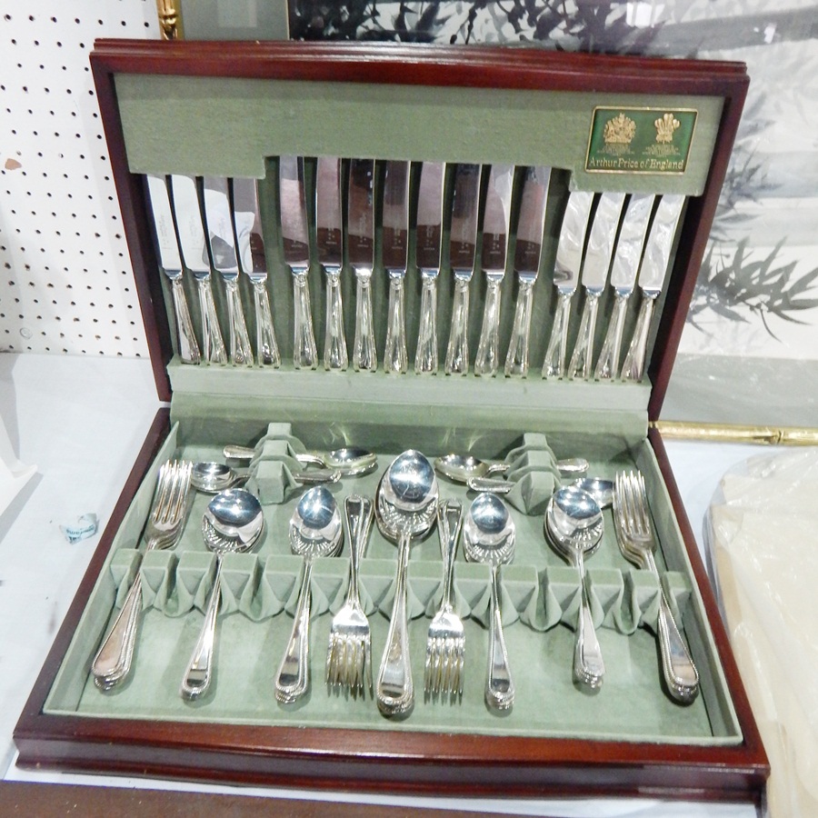 Arthur Price EPNS flatware table service having beaded borders, for eight persons,