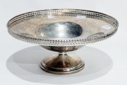 Silver pedestal bowl with pierced fretwork border, raised on circular foot, Birmingham 1921,