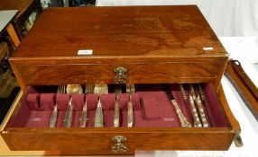 A canteen of Community silver plate with six place settings including dinner knives, dessert knives,