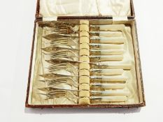 Set of silver plate fish knives and forks with mother of pearl handles, 6 person, in fitted box,