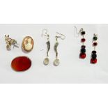 Silver and cornelian oval brooch, pair moonstone pendant earrings,